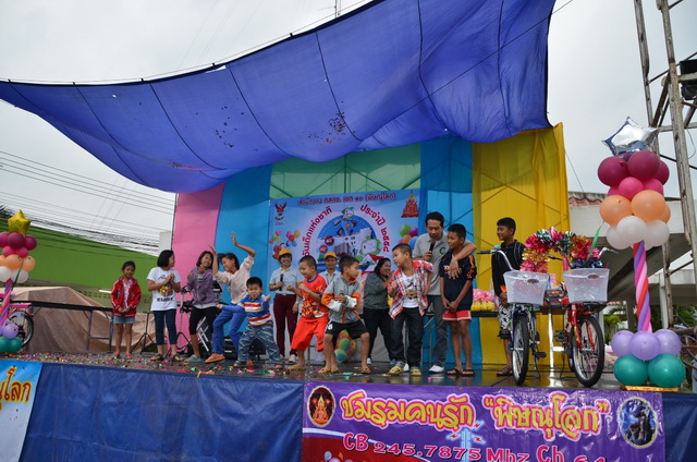 003กิจกรรมงานวันเด็กประจำปี-2558-(1).jpg