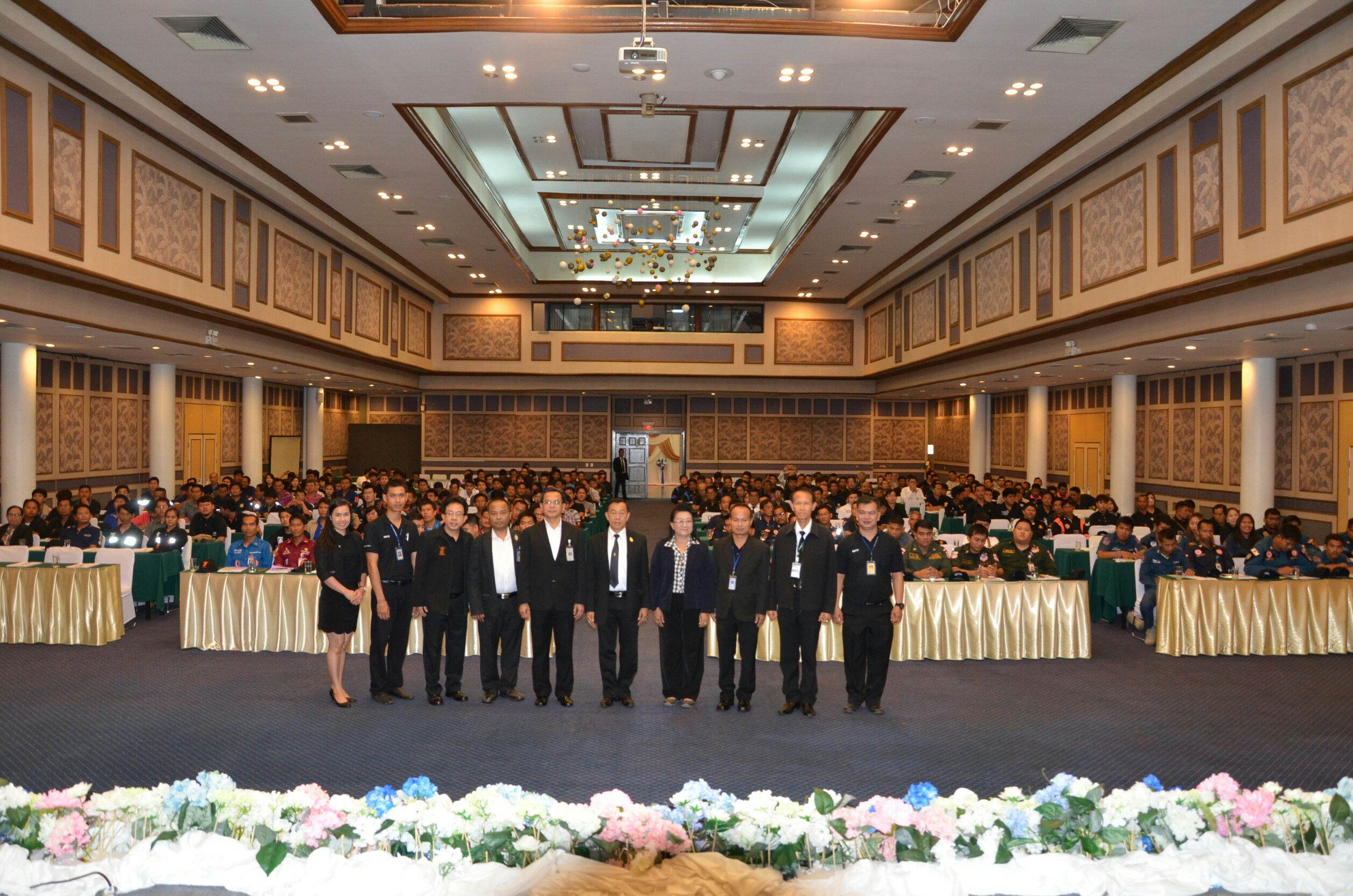 04-รูปหมู่.jpg