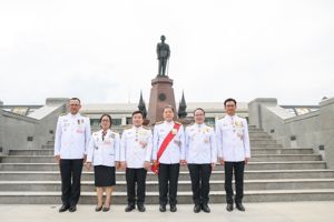 ประธาน กสทช.เฝ้าฯ รับเสด็จฯ ในการพระราชพิธีทรงบำเพ็ญพระราชกุศล ถวายผ้าพระกฐินโดยขบวนพยุหยาตราทางชลมารค เนื่องในโอกาสพระราชพิธี มหามงคลเฉลิมพระชนมพรรษา 6 รอบ